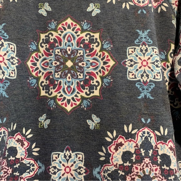 St. John’s Bay Womens Geometrical Floral Design Asymmetrical Hem - Picture 3 of 6